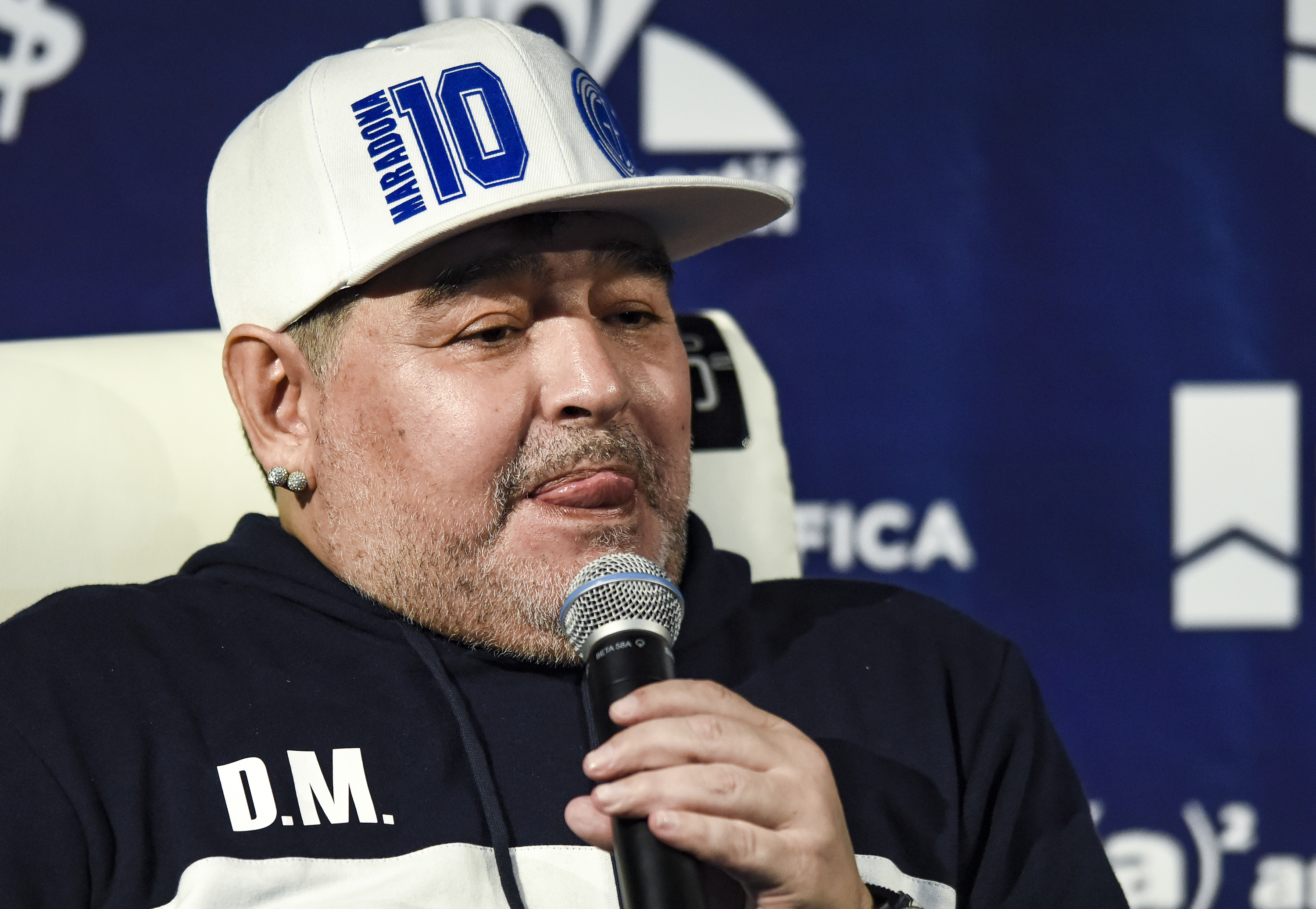 Maradona Volta Atras E Anuncia Que Continuara Como Tecnico Do Gimnasia Veja