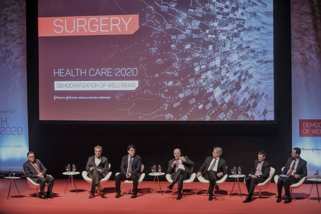 O primeiro painel contou com a participação do Dr. Moll para falar sobre o futuro da cirurgia robótica O primeiro painel contou com a participação do Dr. Moll para falar sobre o futuro da cirurgia robótica
