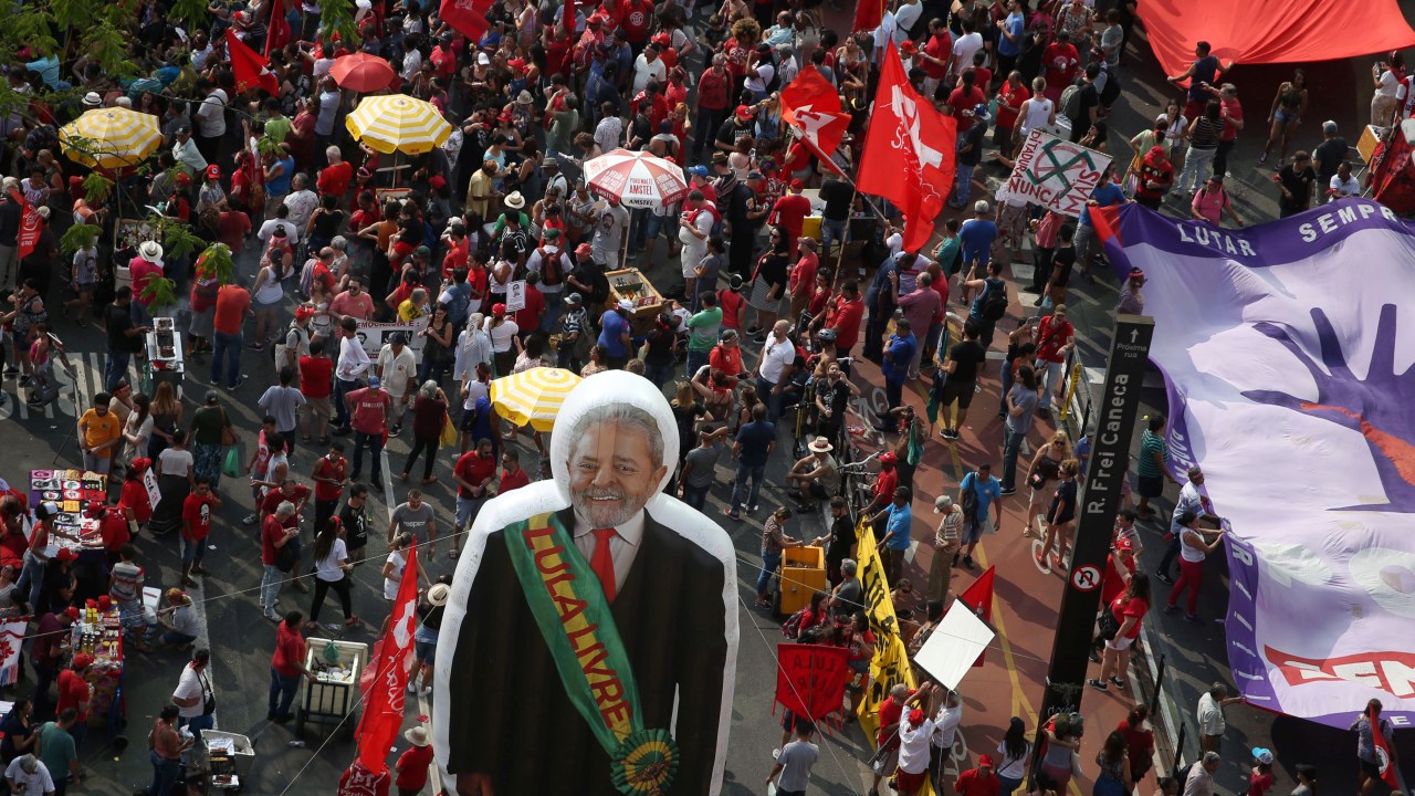 Manifestantes em ato pró-Lula na avenida Paulista, em São Paulo (13/10/2019)