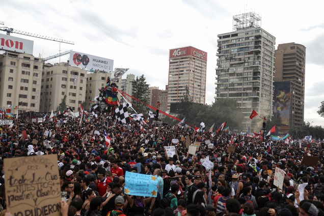 Manifestantes fazem protesto no Chile contra o modelo econômico adotado no país