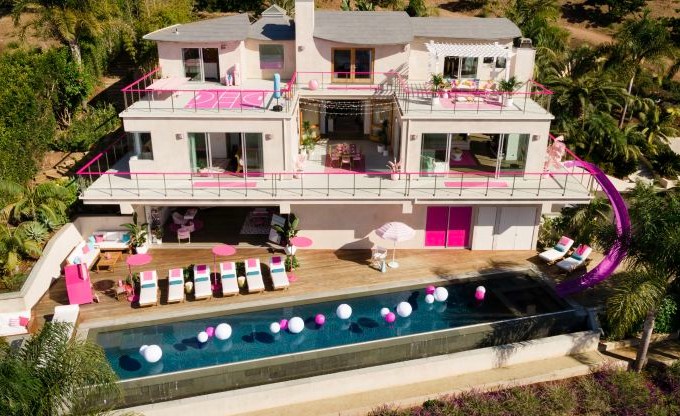 Casa dos sonhos da barbie com piscina