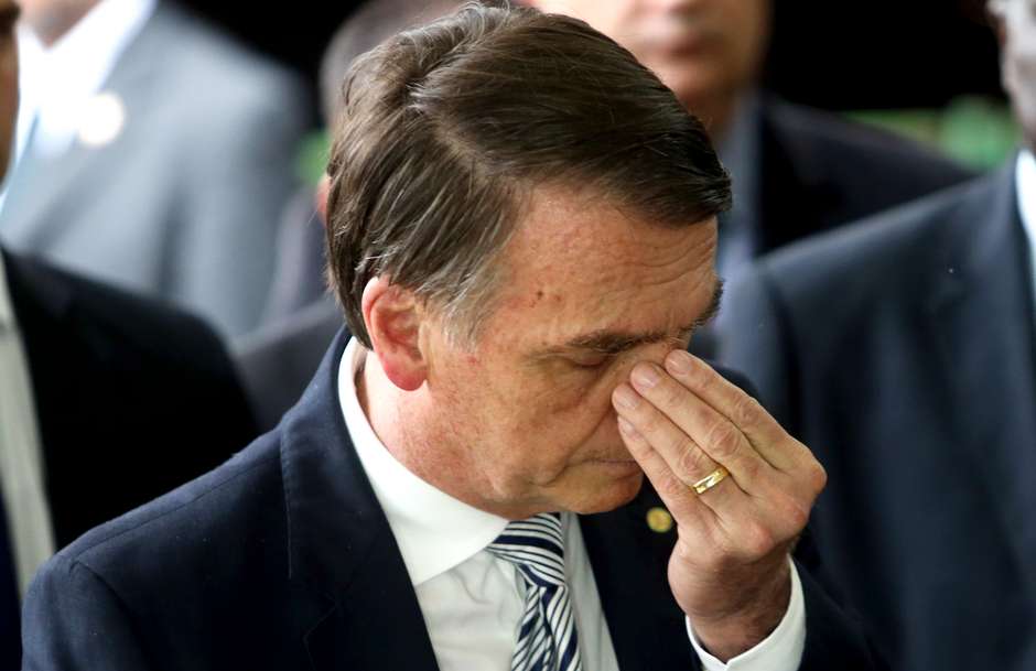 Bolsonaro, com problemas de saúde, emocionais e quase exausto | VEJA