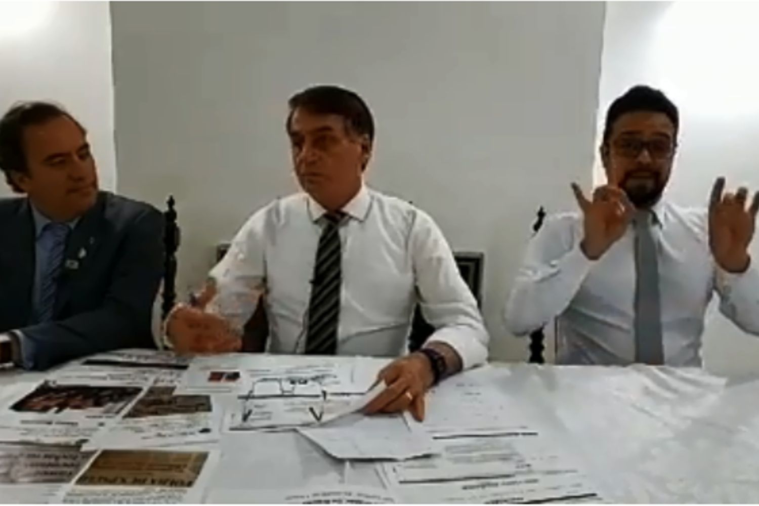 Em live, Bolsonaro volta a fazer piada com asiáticos | VEJA