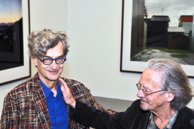 O ganhador do Nobel, Peter Handke com o amigo e parceiro de cinema, Wim Wenders