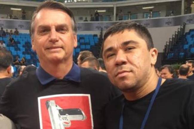 Josinaldo Lucas Freitas, o Djaca, em outra foto com Bolsonaro