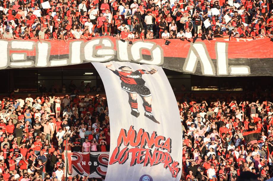 ROSARIO, ARGENTINA - OCTOBER 29: Newell's fans honored Diego Armando Maradona with a flagduring a match between Newell's Old Boys and Gimnasia y Esgrima La Plata at Marcelo Bielsa Stadium on October 29, 2019 in Rosario, Argentina. (Photo by Luciano Bisbal/Getty Images)