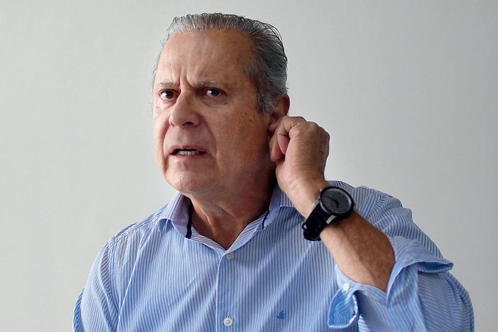 Com medo de aeroporto, Dirceu perde ato no ABC por causa de acidente