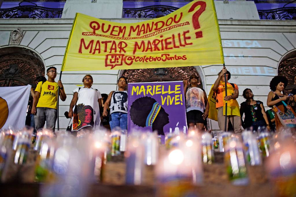 REVOLTA – Protesto no centro do Rio: guerra entre poderes e nenhuma resposta sobre a morte de Marielle REVOLTA – Protesto no centro do Rio: guerra entre poderes e nenhuma resposta sobre a morte de Marielle