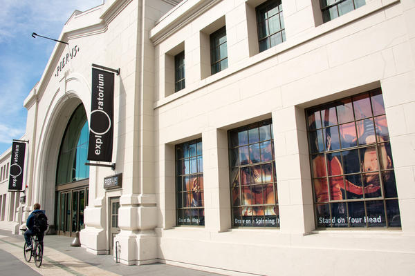 Entrada do museu Exploratorium de São Francisco (EUA)