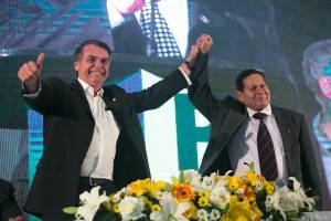O presidenciável Jair Bolsonaro anuncia General Mourão como seu vice