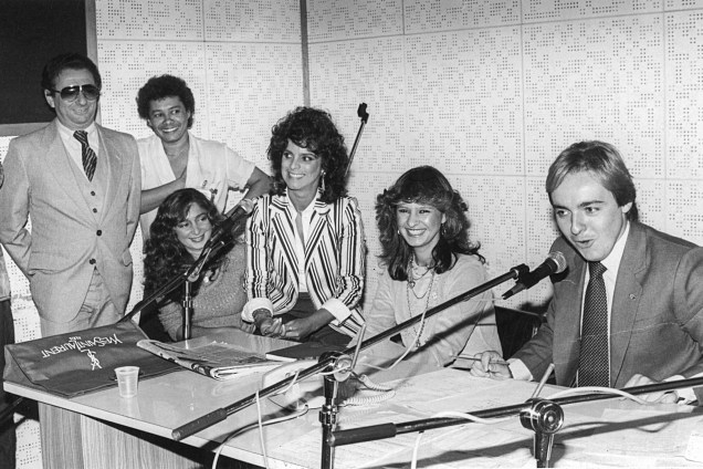 Raul Gil, sua filha Nanci, Zélia Martins, Lilian Gonçalves (dona de restaurante Bastidores) e Augusto Liberato, na Rádio Capital, em 1982
