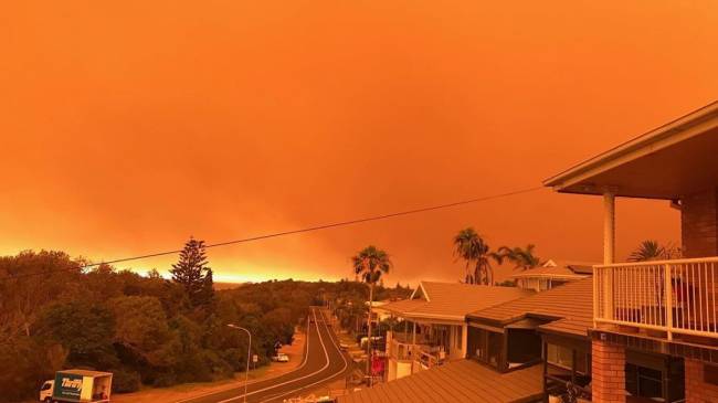 Smoke fills the sky in Port Macquarie Smoke fills the sky in Port Macquarie