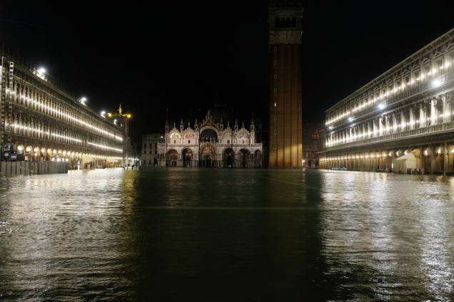 A praça de São marcos, inundada, Veneza, Itália - 12/11/2019