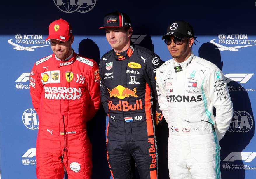 Max Verstappen da Red Bull, Sebastian Vettel da Ferrari e Lewis Hamilton da Mercedes após terminarem o treino classificatório