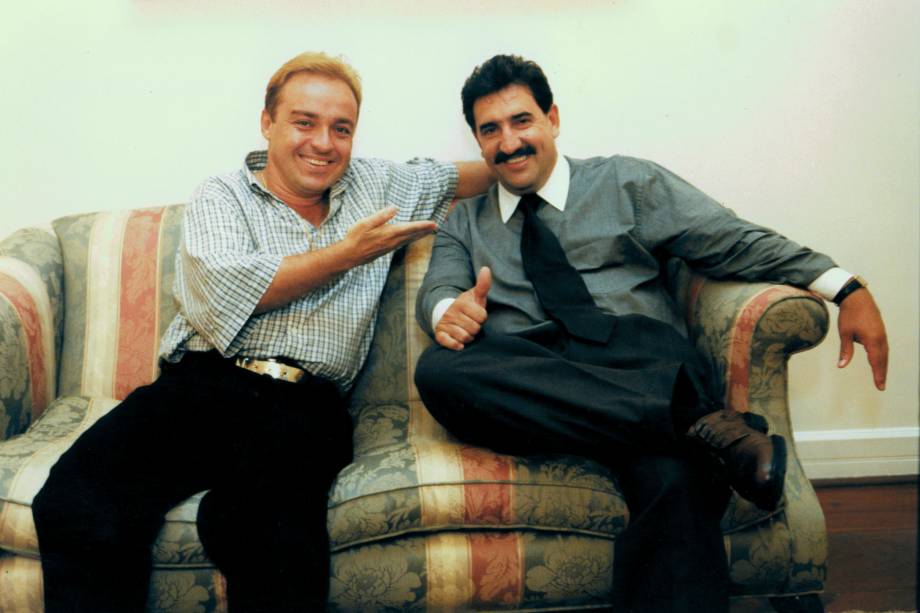 Gugu com o apresentador Ratinho, durante um jantar de negócios em sua residência, Aldeia da Serra-SP Gugu com o apresentador Ratinho, durante um jantar de negócios em sua residência, Aldeia da Serra-SP