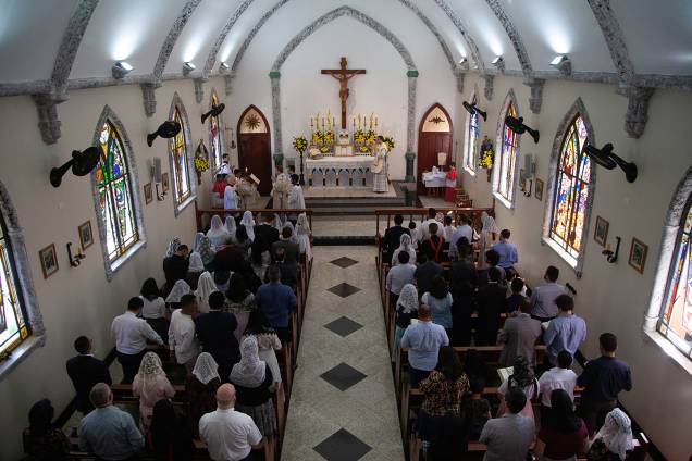SAO PAULO, SP, BRASIL - 27/10/2019 - Missa Tridentina na Capela São Pio X, na Vila Mariana. A cerimônia, que reúne católicos tradicionalistas, foi seguida de procissão pelas ruas do bairro.