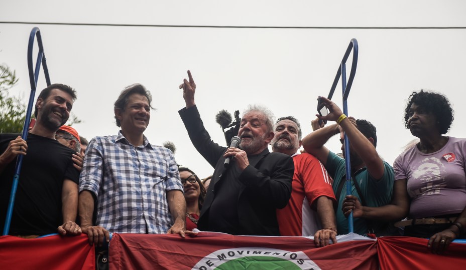 O ex-presidente Lula falou ao público em ato no em frente ao Sindicato dos Metalúrgicos, em São Bernardo do Campo-SP