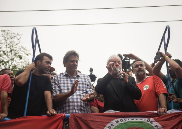 O ex-presidente Lula falou ao público em ato no em frente ao Sindicato dos Metalúrgicos, em São Bernardo do Campo-SP
