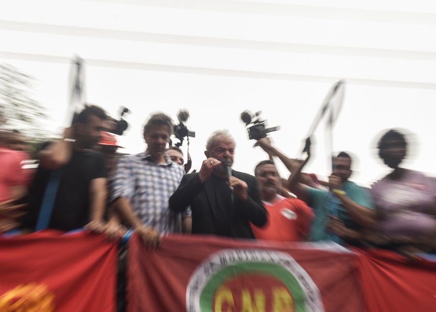 O ex-presidente Lula falou ao público em ato no em frente ao Sindicato dos Metalúrgicos, em São Bernardo do Campo-SP