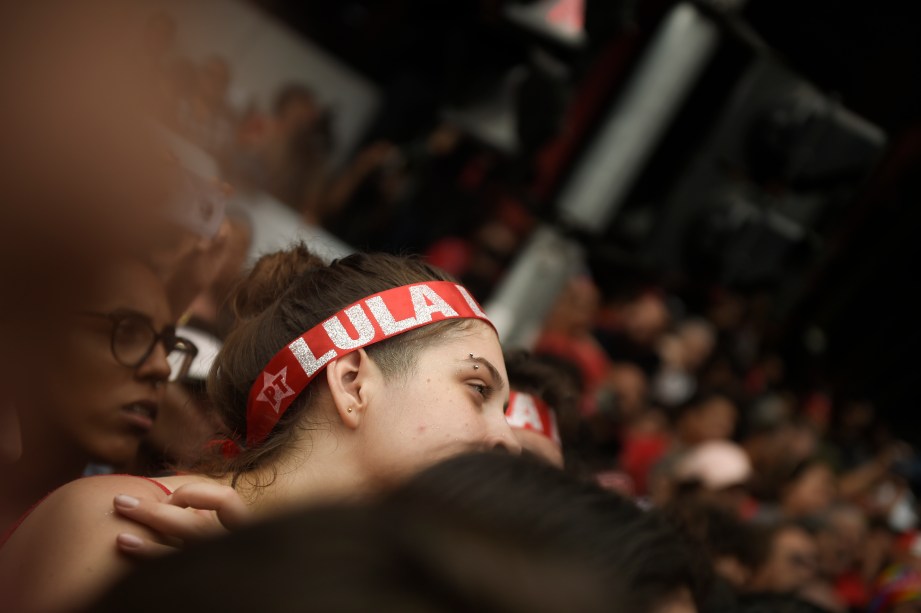 Apoiadores do ex-presidente Lula em ato em frente ao Sindicato dos Metalúrgicos, em São Bernardo do Campo-SP