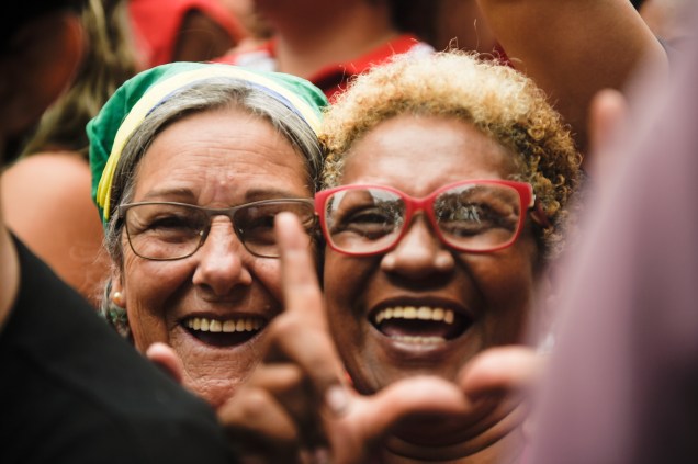 Apoiadores do ex-presidente Lula em ato em frente ao Sindicato dos Metalúrgicos, em São Bernardo do Campo-SP