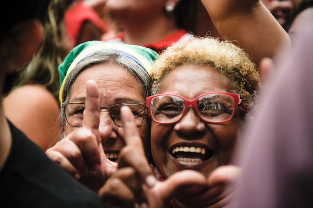 Apoiadores do ex-presidente Lula em ato em frente ao Sindicato dos Metalúrgicos, em São Bernardo do Campo-SP