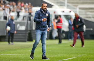 Ex-jogador Coelho será o treinador do Corinthians na partida