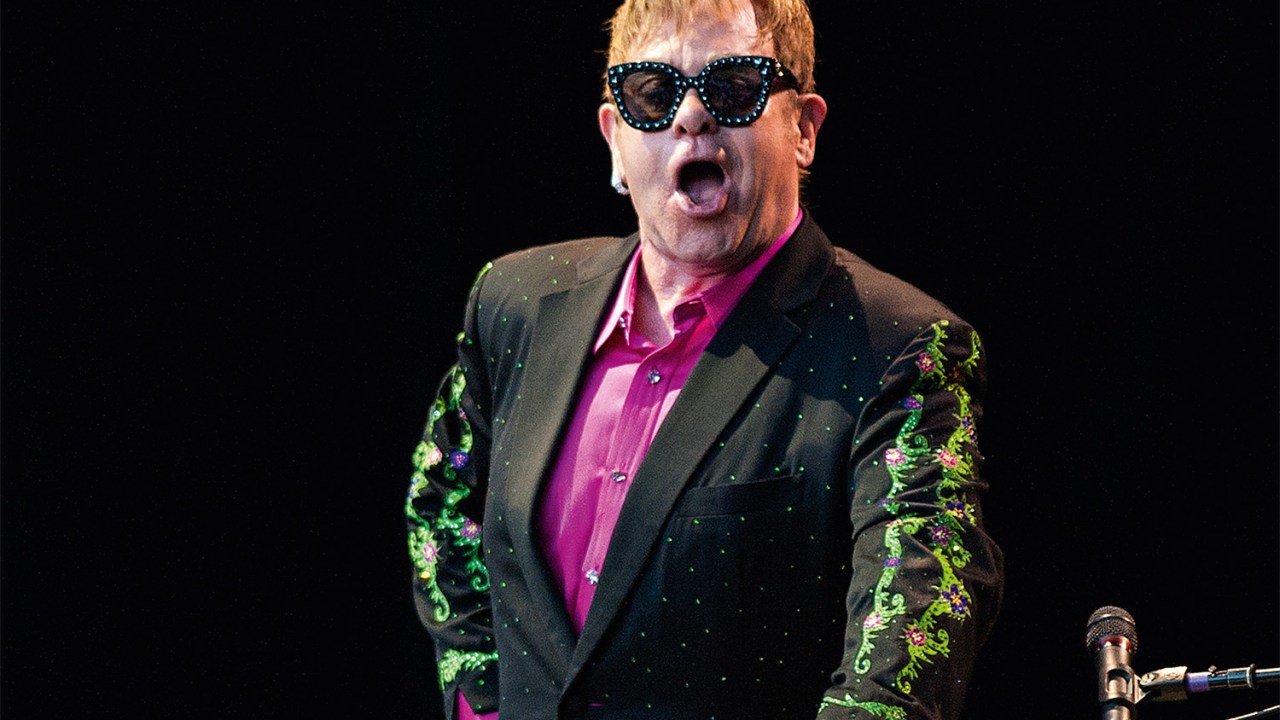 Elton John durante apresentação