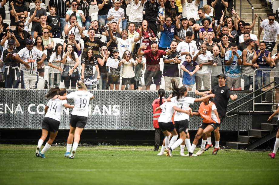 Corinthians bate São Paulo no fim e leva Paulista feminino com público  recorde