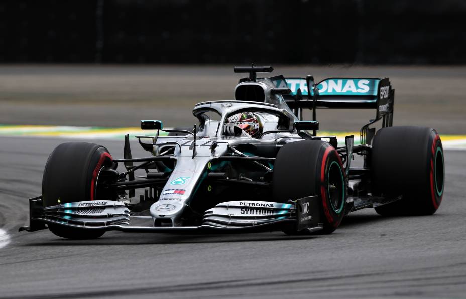 O britânico Lewis Hamilton, da Mercedes, em ação no autódromo de Interlagos