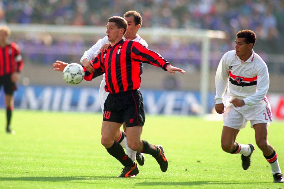 Cafu na partida em que o São Paulo bateu o Milan e conquistou o Mundial de Clubes de 1993