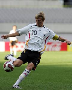Toni Kroos em ação no Mundial Sub-17 de 2007