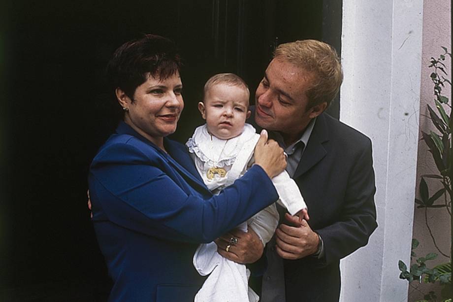 Gugu com o filho João Augusto Di Matteo Liberato e Rose Miriam, no batizado em Aldeia da Serra-SP Gugu com o filho João Augusto Di Matteo Liberato e Rose Miriam, no batizado em Aldeia da Serra-SP