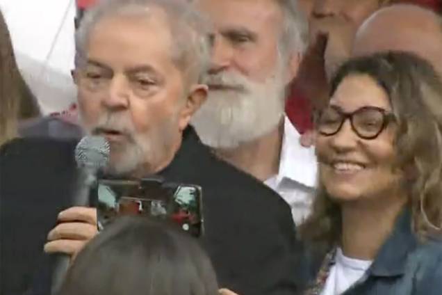 Lula ao lado de sua namorada Rosangela, em Curitiba Lula ao lado de sua namorada Rosangela, em Curitiba