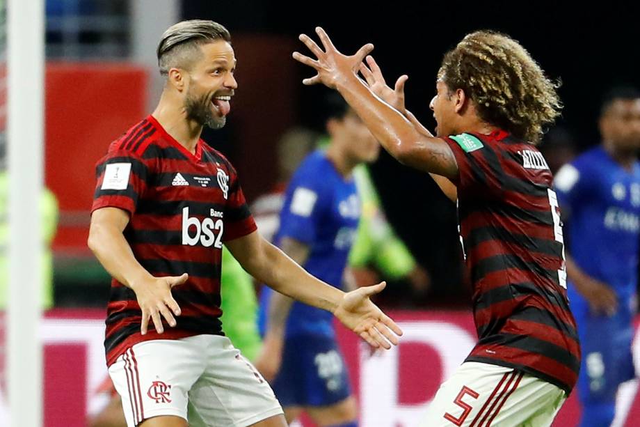 Diego e Willian Arão comemoram o gol da virada rubro-negra