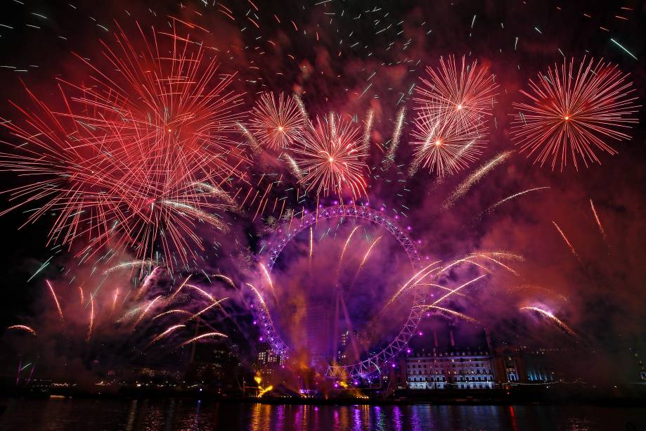 Inglaterra: fogos na London Eye, em Londres
