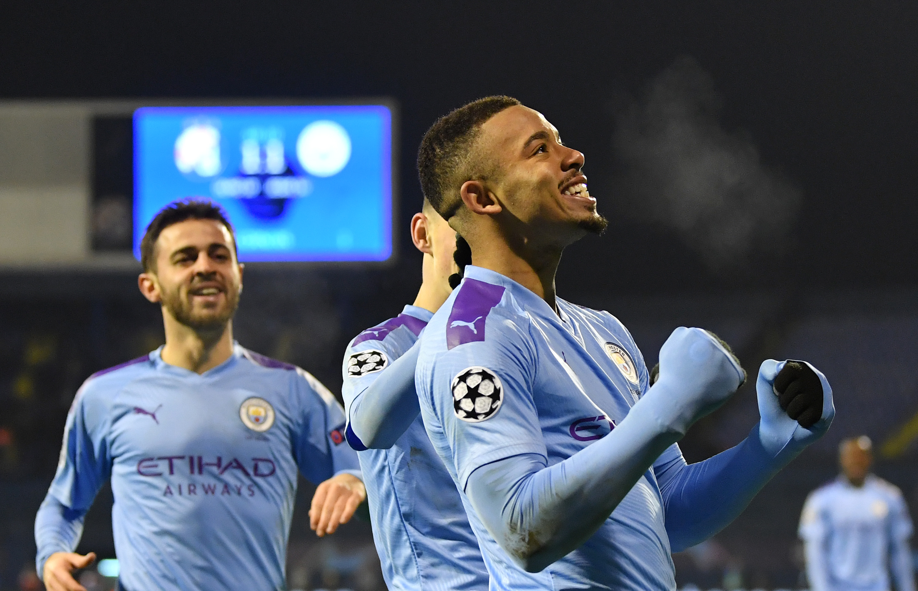 Gabriel Jesus comemora um de seus três gols diante do Dínamo de Zagreb