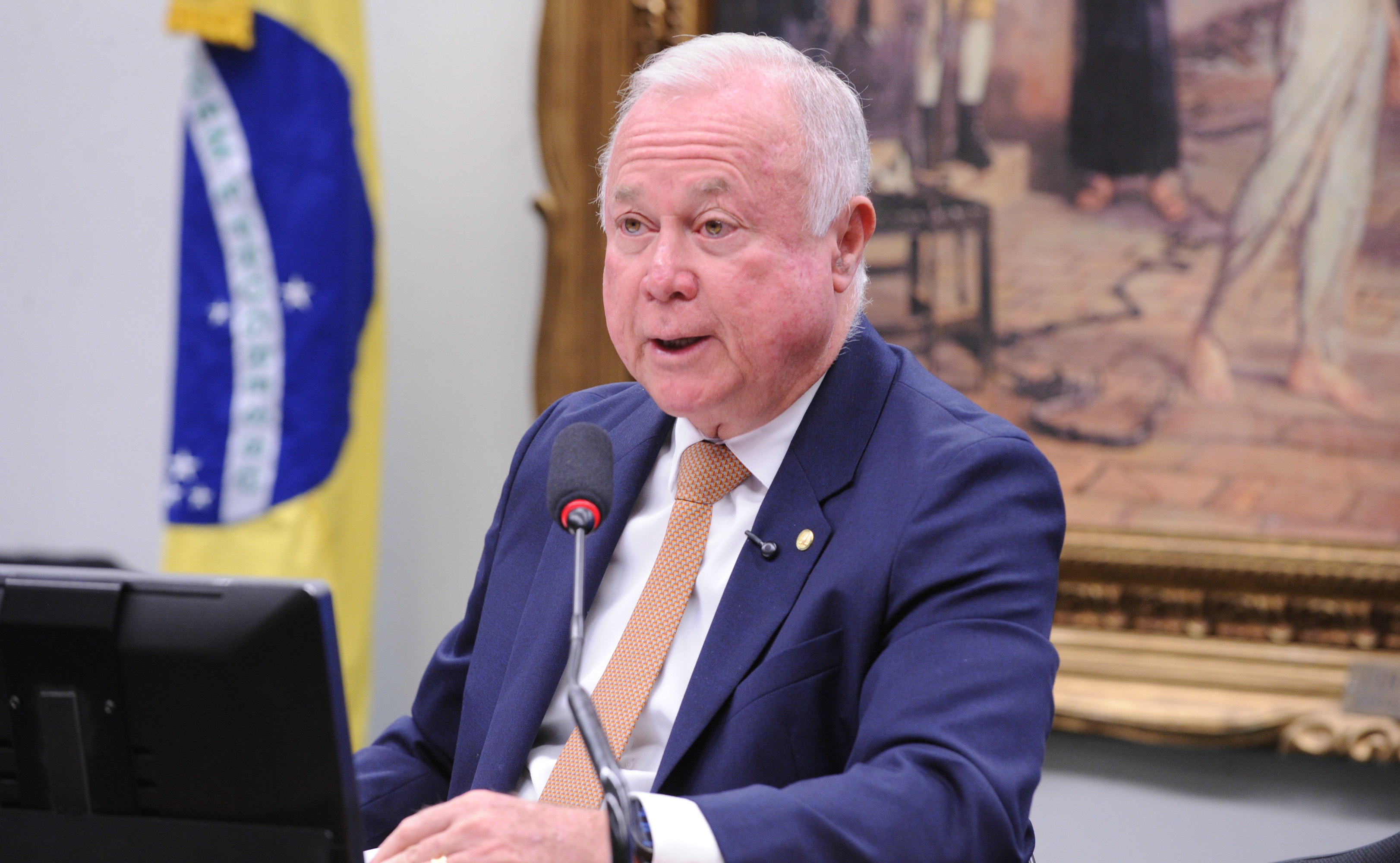 Relator vota a favor da PEC que prevê fim da escala 6×1, mas faz ressalvas