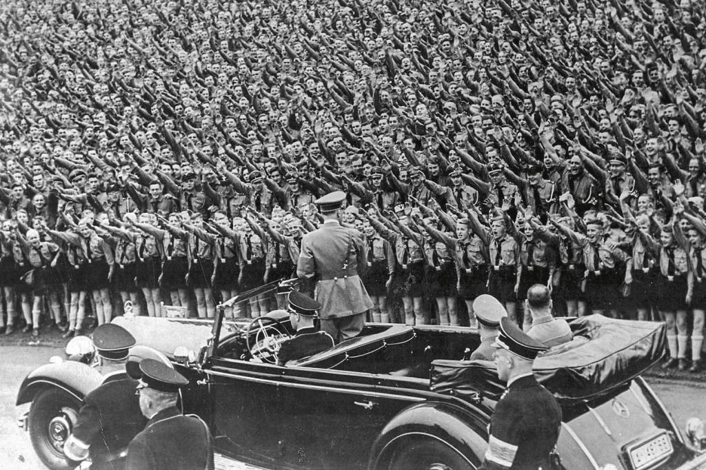 Hitler ovacionado Hitler ovacionado