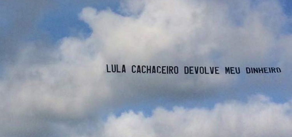 Avião faixa Lula