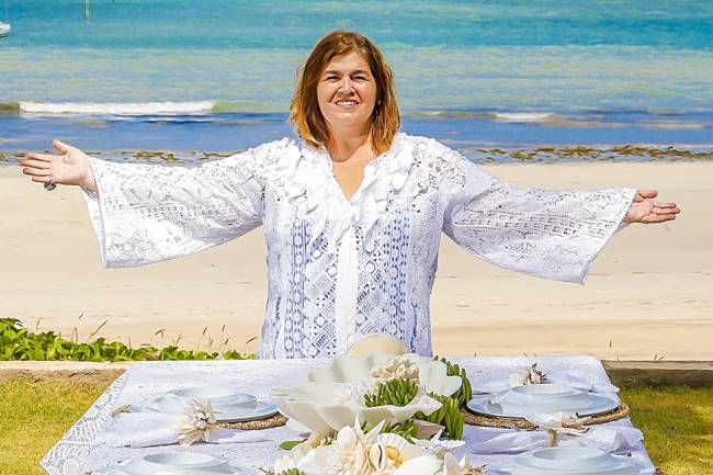 'Não saí ilesa do câncer', diz a estilista Martha Medeiros