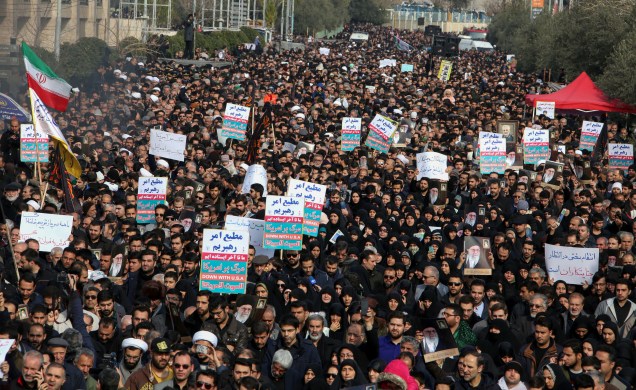 Milhares de manifestantes vão às ruas no Irã para protestar contra a ação dos Estados Unidos que resultou na morte do general Qassem Soleimani - 03/01/2020