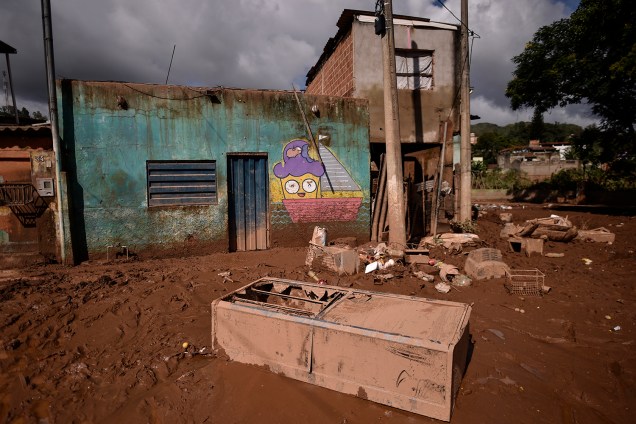 Danos causados pelas chuvas torrenciais após o transbordamento do córrego Da Prata, em Raposos, região metropolitana de Belo Horizonte, em 28 de janeiro