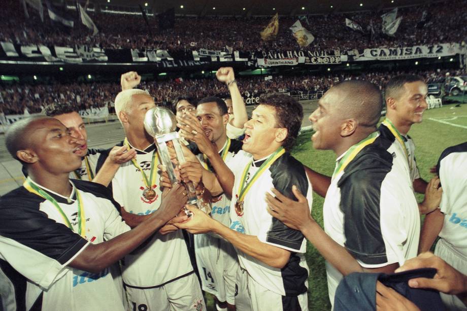 Jogadores do Corinthians comemoram o título do Mundial de Clubes da Fifa, no Maracanã.