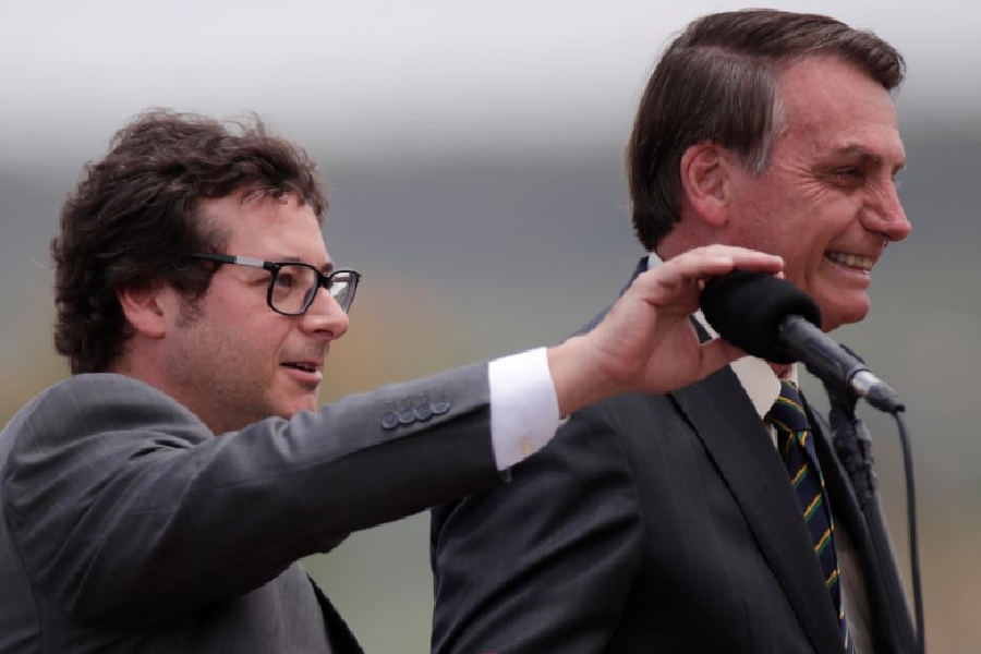 Secretário de Comunicação Social da Presidência, Fábio Wajngarten, ao lado do presidente Jair Bolsonaro, em evento no Palácio da Alvorada (19/11/2019)