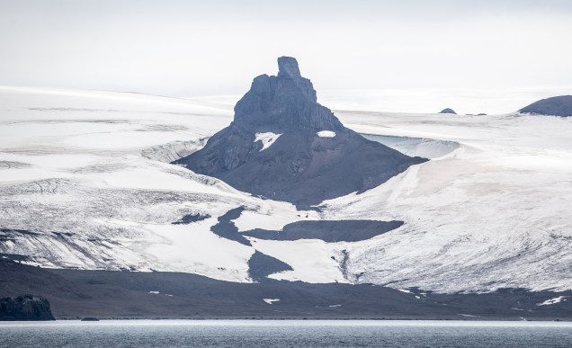 Chegada à Península Antártica foi marcada por geleiras, no Estreito de Nelson, e pela paisagem da Baía do Almirantado