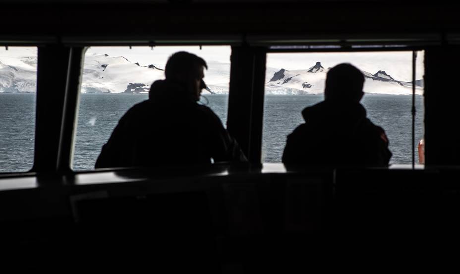 Chegada à Península Antártica foi marcada por geleiras, no Estreito de Nelson, e pela paisagem da Baía do Almirantado