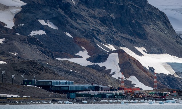 Chegada à Península Antártica foi marcada por geleiras, no Estreito de Nelson, e pela paisagem da Baía do Almirantado