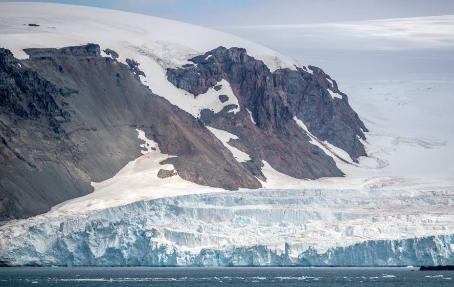 Chegada à Península Antártica foi marcada por geleiras, no Estreito de Nelson, e pela paisagem da Baía do Almirantado