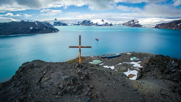 Morro da Cruz: um dos pontos mais altos da ilha foi sinalizado com uma cruz